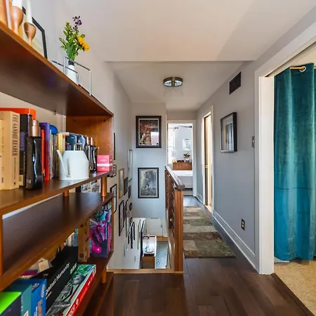 Bedroom In Thoughtfully Decorated East Passyunk Home Philadelphia Exterior photo