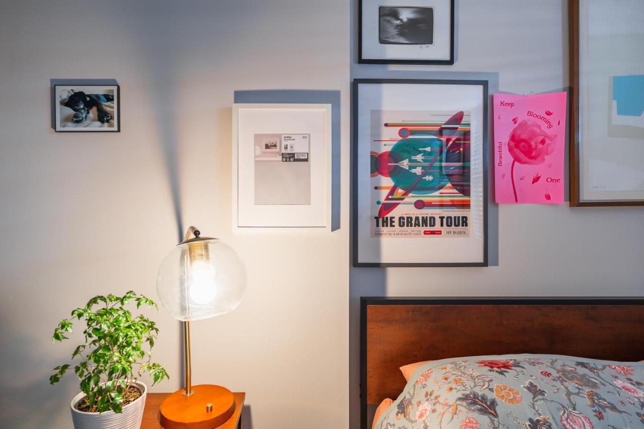 Homestay Bedroom In Thoughtfully Decorated East Passyunk Philadelphia